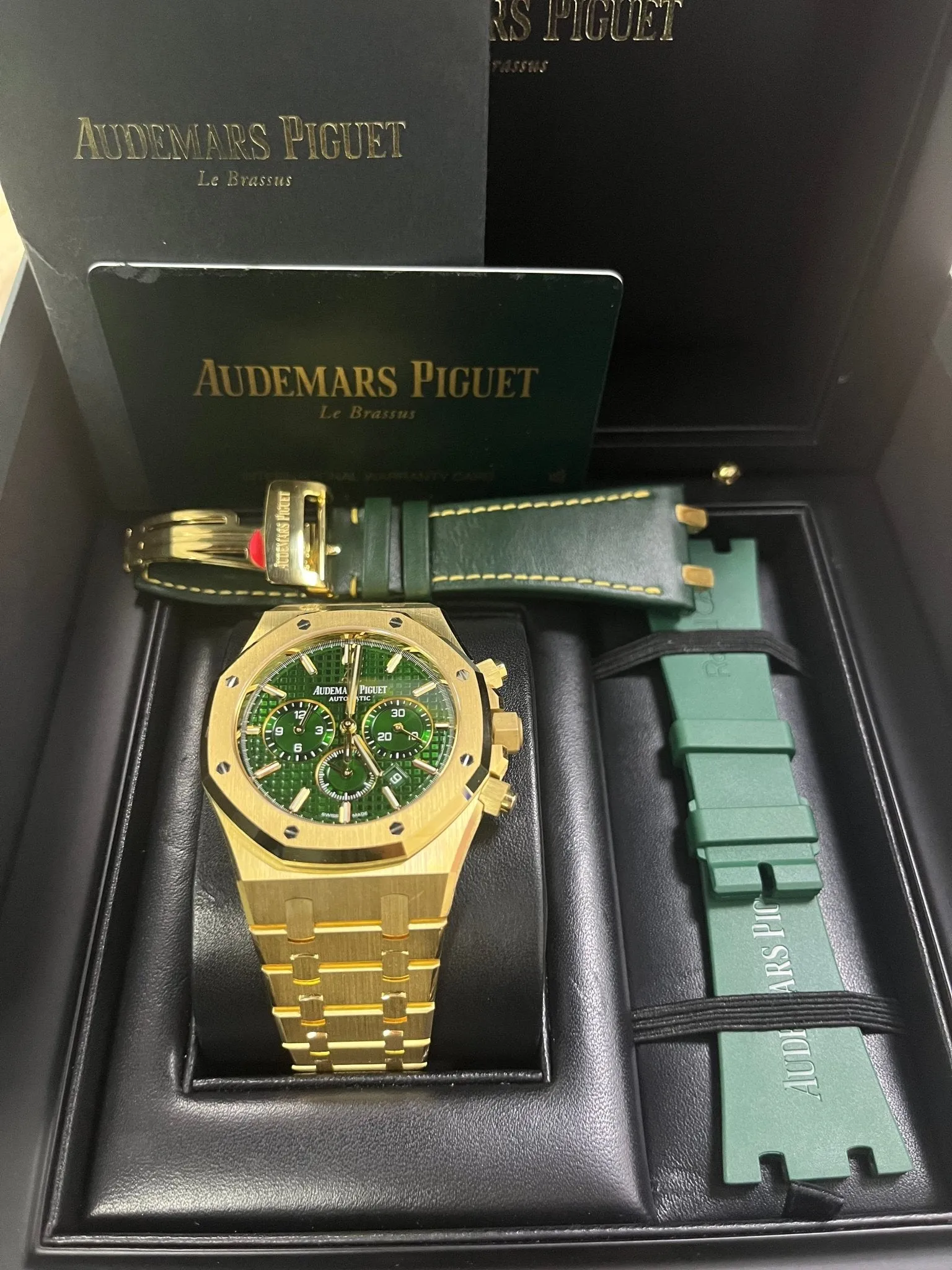 Audemars Piguet 41 mm Royal Oak Selfwinding Chronograph (Reference # 26331BA.OO.1220BA.02)