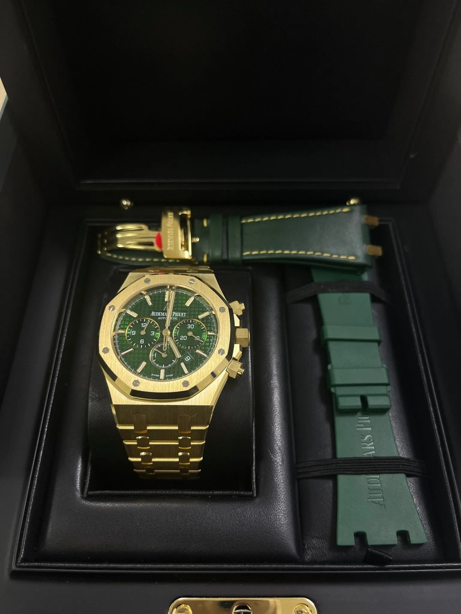 Audemars Piguet 41 mm Royal Oak Selfwinding Chronograph (Reference # 26331BA.OO.1220BA.02)