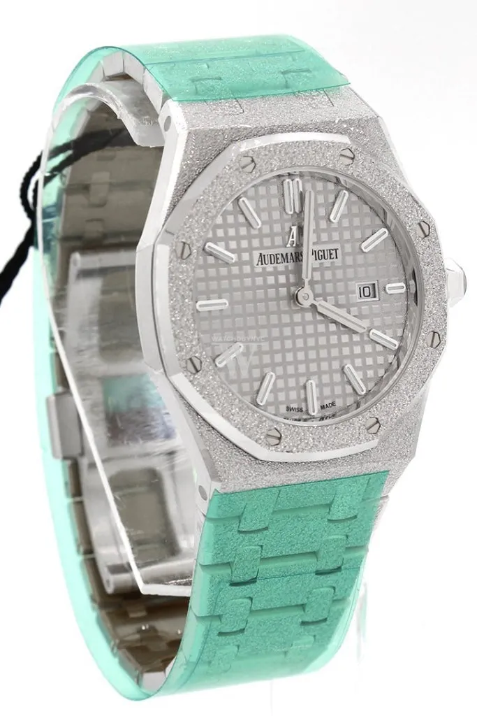 Audemars Piguet Royal Oak 33mm Rhodium-toned Dial Diamond Hammered White Gold Ladies Watch 67653BC.GG.1263BC.01