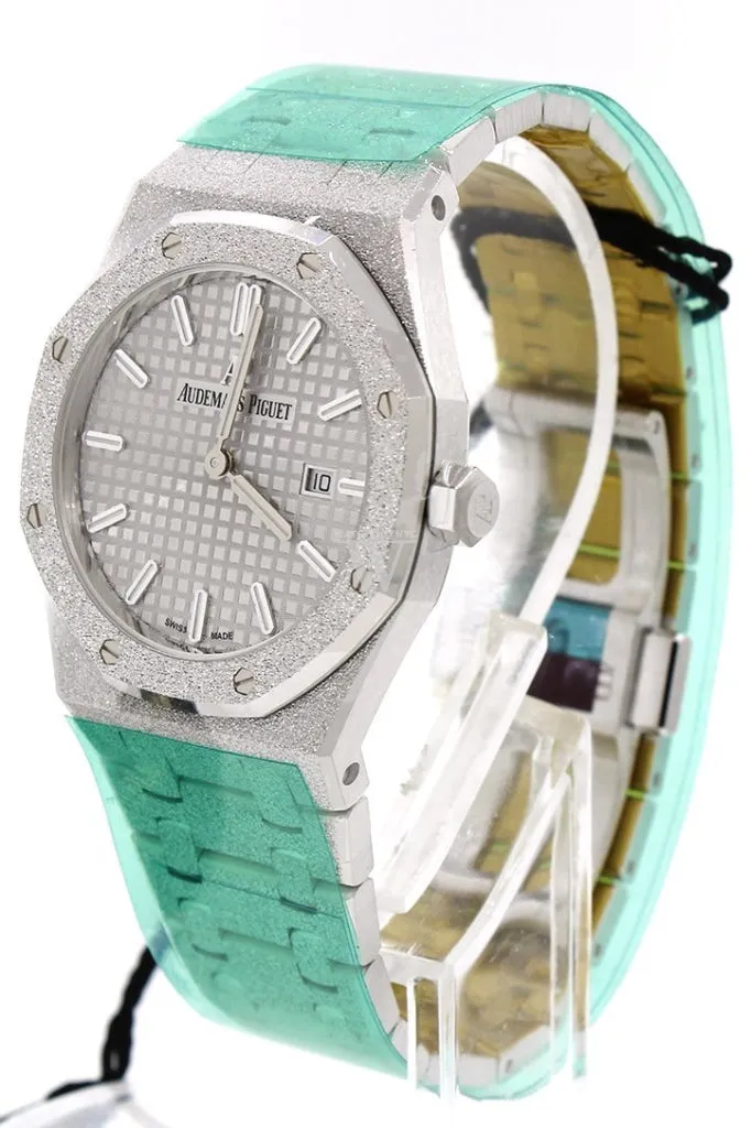 Audemars Piguet Royal Oak 33mm Rhodium-toned Dial Diamond Hammered White Gold Ladies Watch 67653BC.GG.1263BC.01